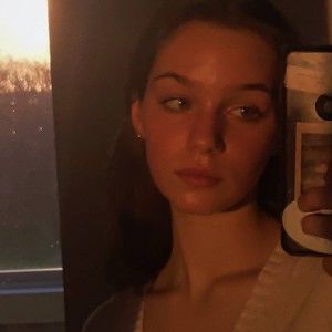 Meet your Posher, Elise